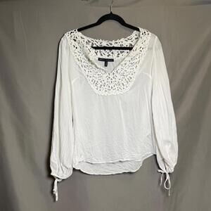 White‎ House Black Market White Blouse Top Crocheted Trim Semi Sheer Size 0